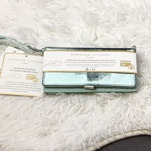 Adrienne vittadini charging wallet